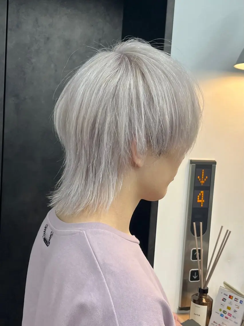 ショート カラー メンズ イツク ⚡️ ルーツ/ハイトーンのヘアスタイル