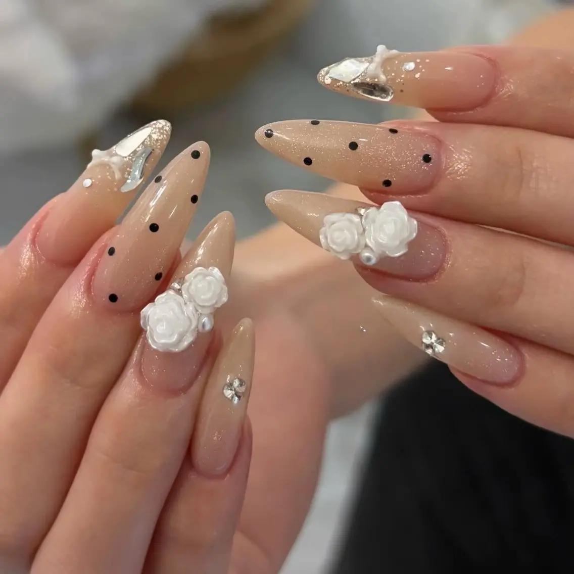 ネイル チークネイル ドット フットネイル フレンチネイル グラデーション ハンドネイル ハンドケア Nihonthy Nail 新宿のネイルデザイン