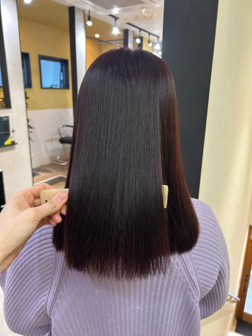 ミディアム カラー ブリーチ ボルドーカラー ブリーチなしカラー レッドカラー カット ヘアカラー トリートメント hubhair レイヤー/透明感のヘアスタイル
