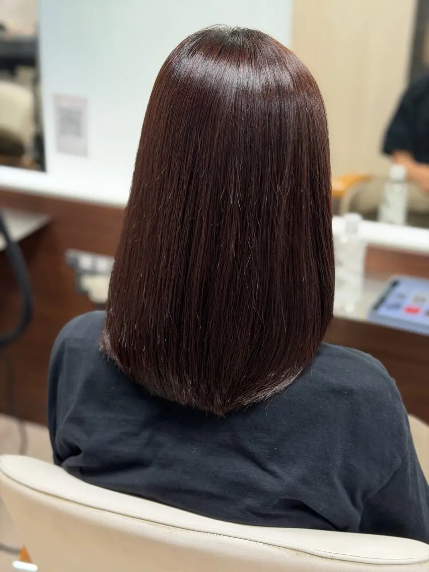セミロング moe 美髪矯正 さらさらストレートのヘアスタイル