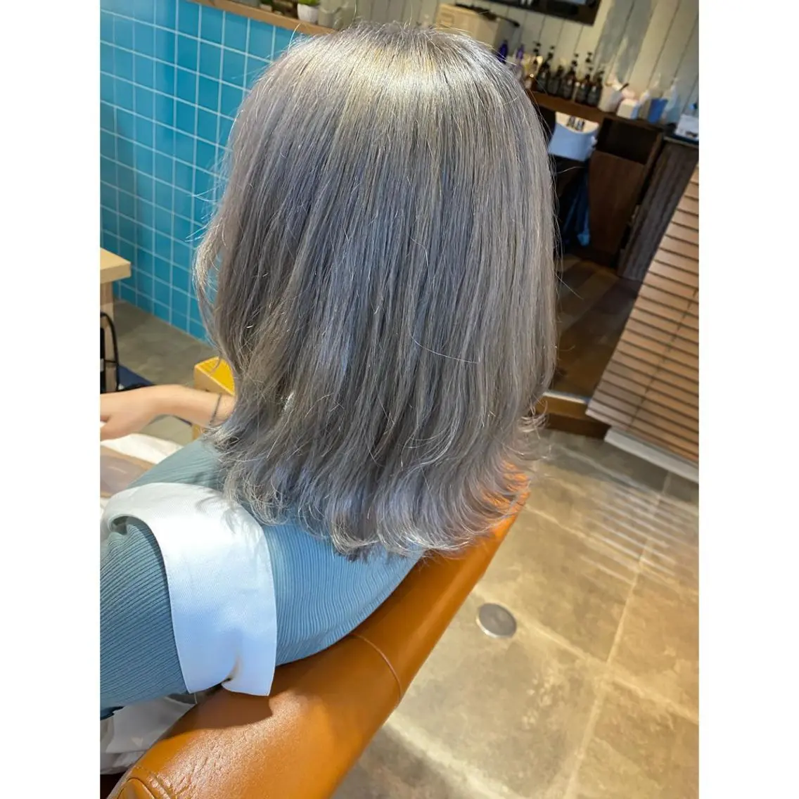 カラー シルバー 🩵盛れる顔周りヘア EMI🩵のヘアスタイル