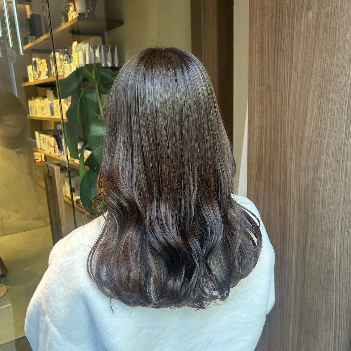 セミロング カラー [透明感カラ ー🥣💕]高木愛理のヘアスタイル