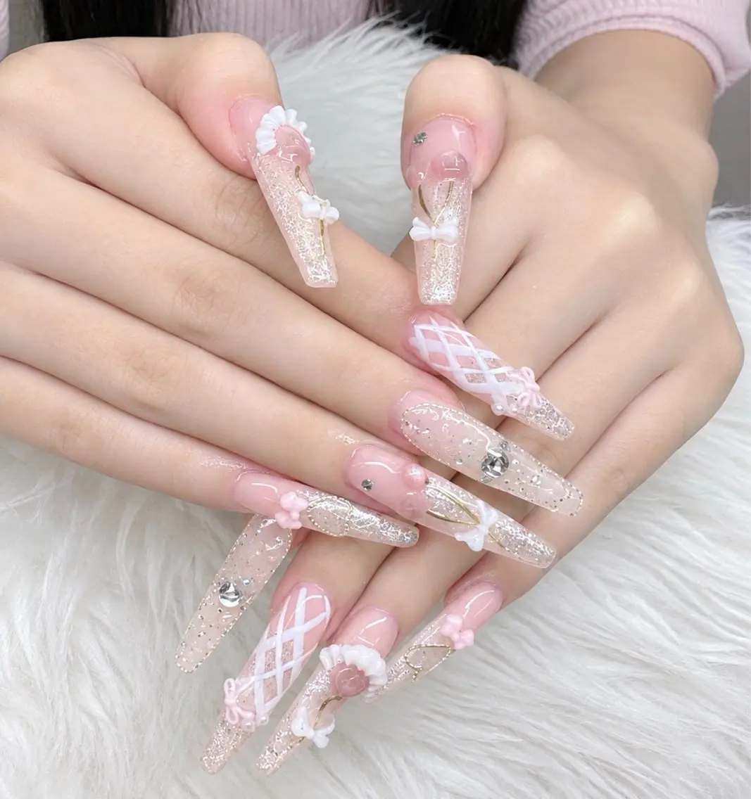 ネイル MIKA RUBY NAIL SLONのネイルデザイン