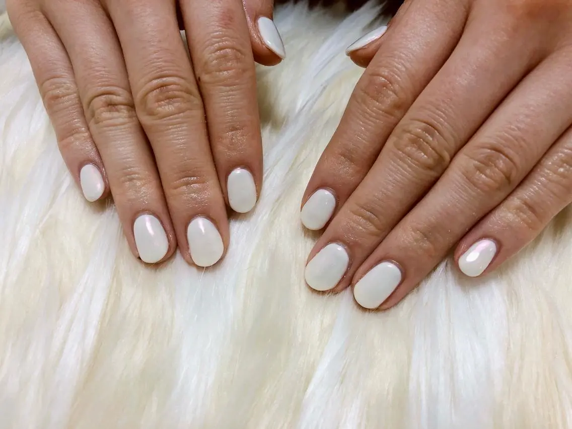 ネイル ホワイト ハンドネイル mogunail &blowのネイルデザイン