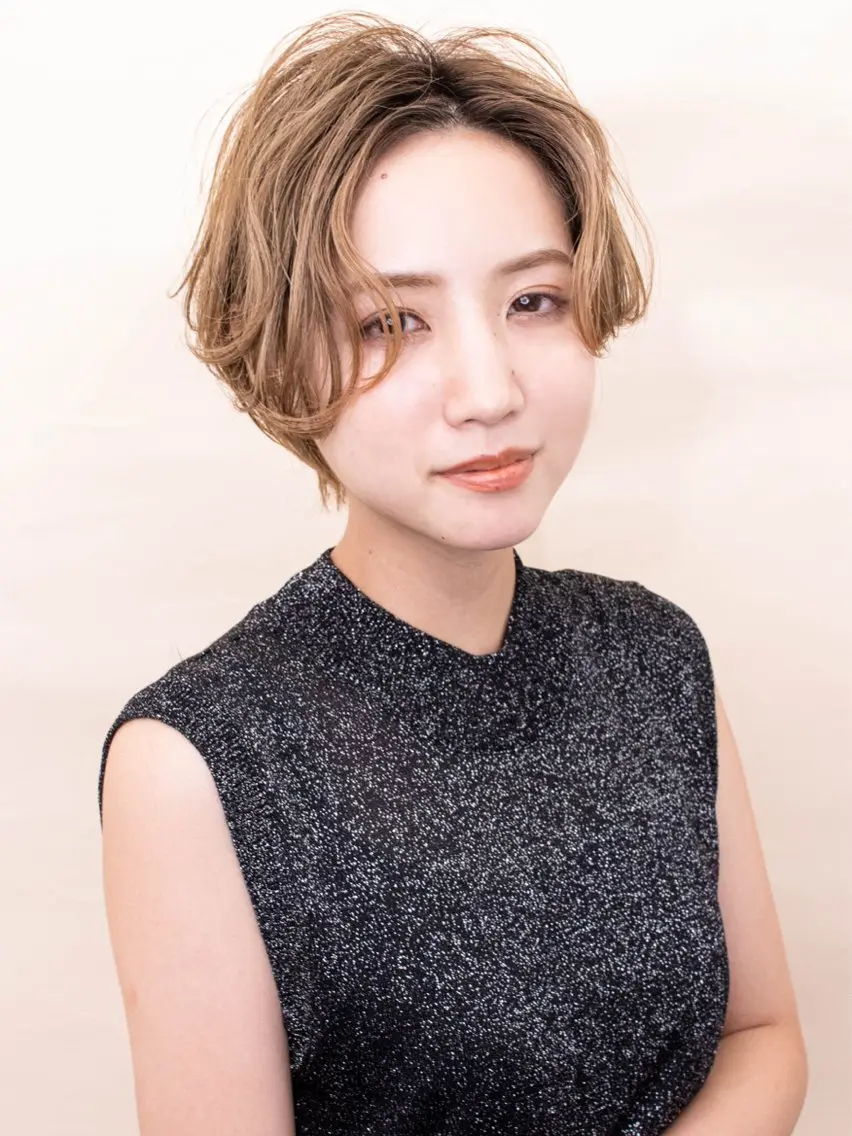 【ハイライト白髪を活かす】カット＋デザインカラー+トリートメントの写真