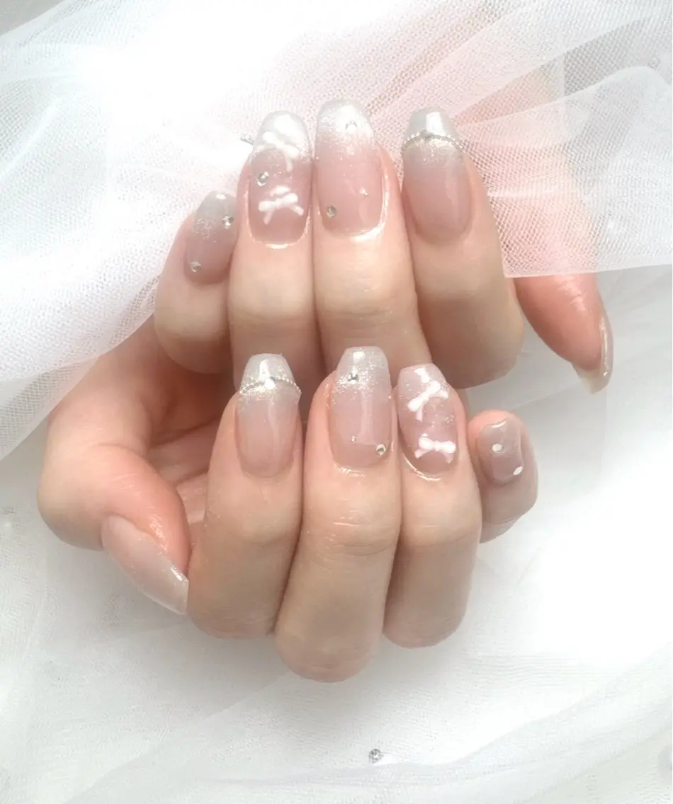 ネイル フットネイル フレンチネイル ガラスフレンチ キラキラネイル 持ち込み ハンドネイル Queeens nailのネイルデザイン