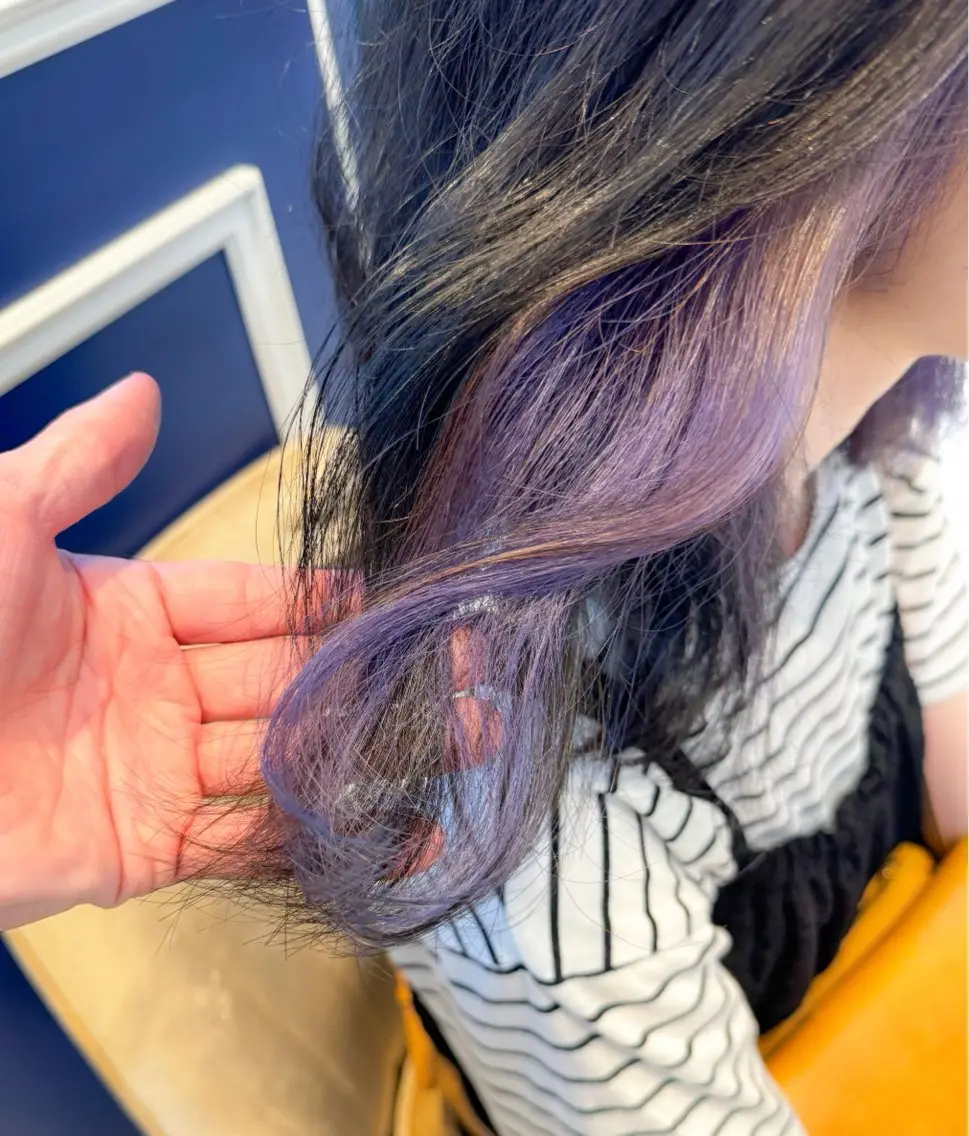 セミロング カラー パープルカラー ヘアカラー 吉田 新平のヘアスタイル