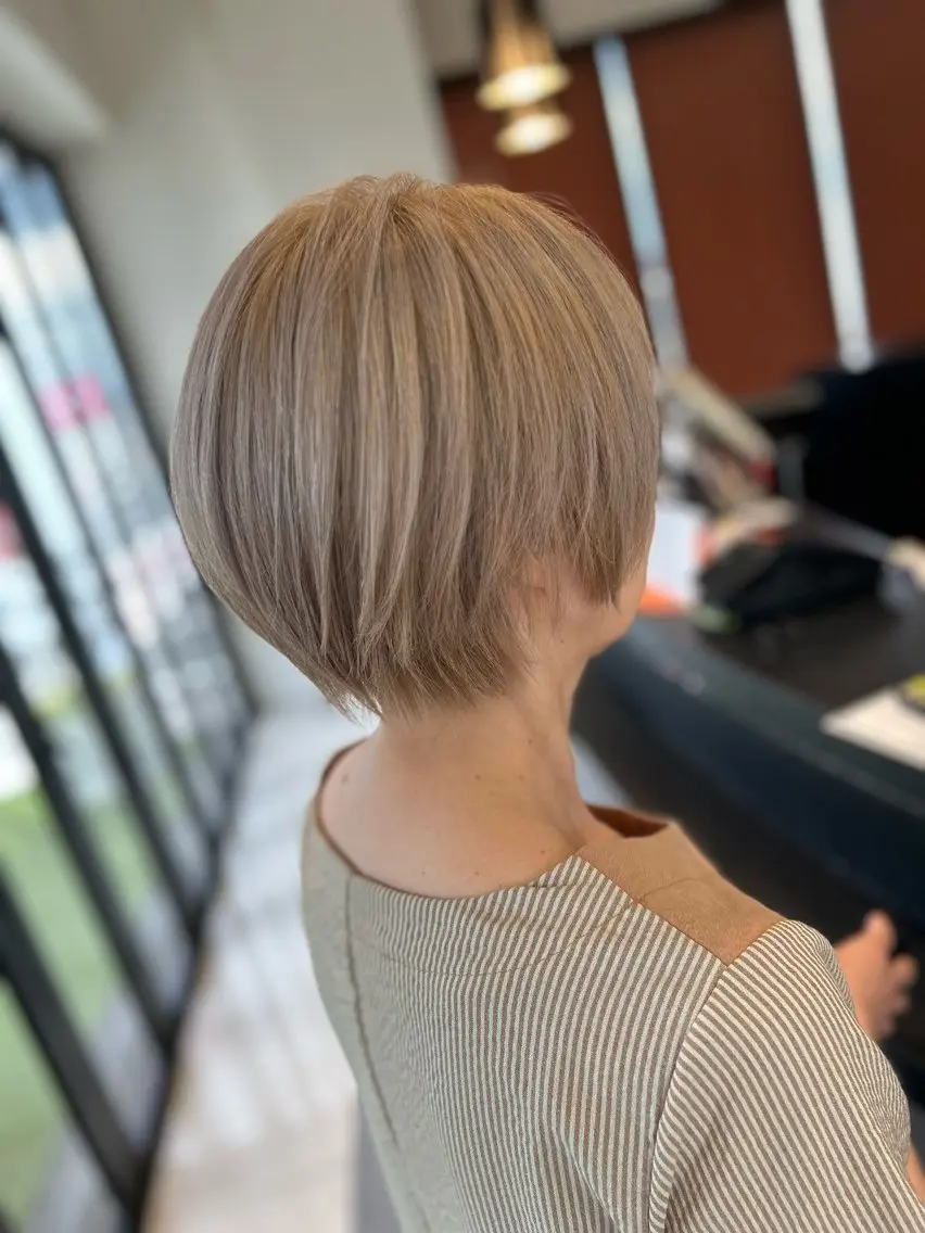 ショート カラー ベージュカラー ブリーチ ハイトーンカラー ハイトーンベージュ ショートヘア ヘアカラー トリートメント カラーと言ったら SAWARAのヘアスタイル