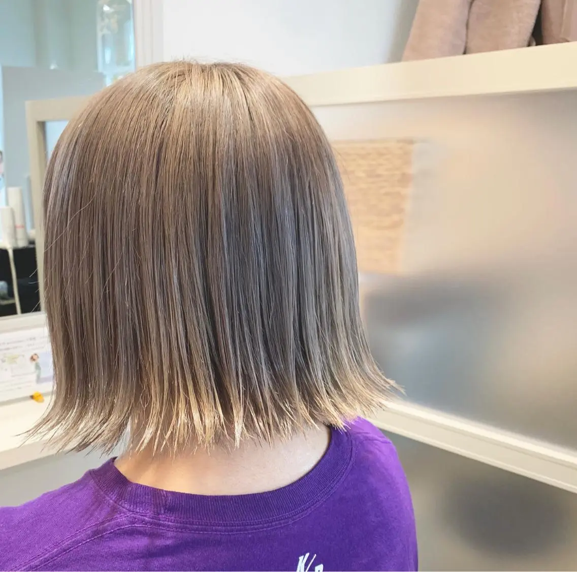 ショート カラー ベージュカラー ハイトーンカラー ハイトーンベージュ ボブ トップディレクター アヤカのヘアスタイル