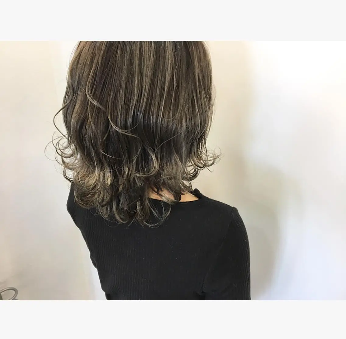 ミディアム カラー アッシュ ハイライトカラー ハイライト カット ヘアカラー トリートメント 鈴木 翔梧のヘアスタイル