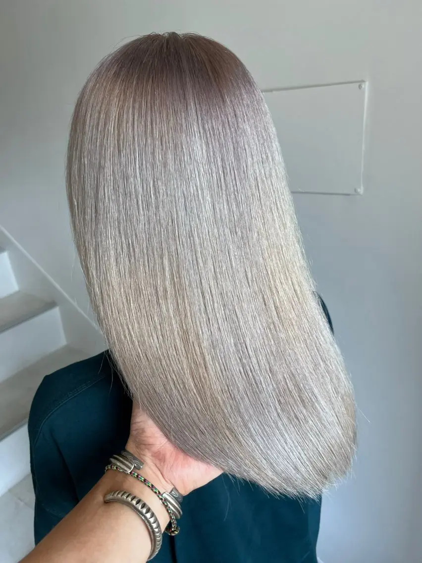 ロング カラー ベージュカラー ブリーチ ブロンド ケアブリーチ 透明感カラー ヘアカラー Lima/ハイトー ン/ブリーチ/心斎橋のヘアスタイル