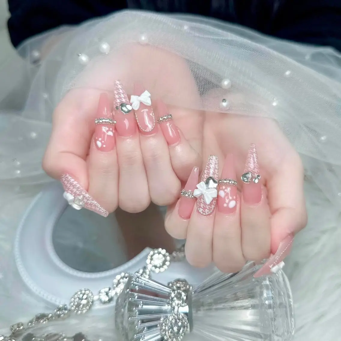 ネイル アートネイル フラワーネイル ジェルネイル キラキラネイル 韓国ネイル ハンドネイル ハンドケア Nova Nailのネイルデザイン