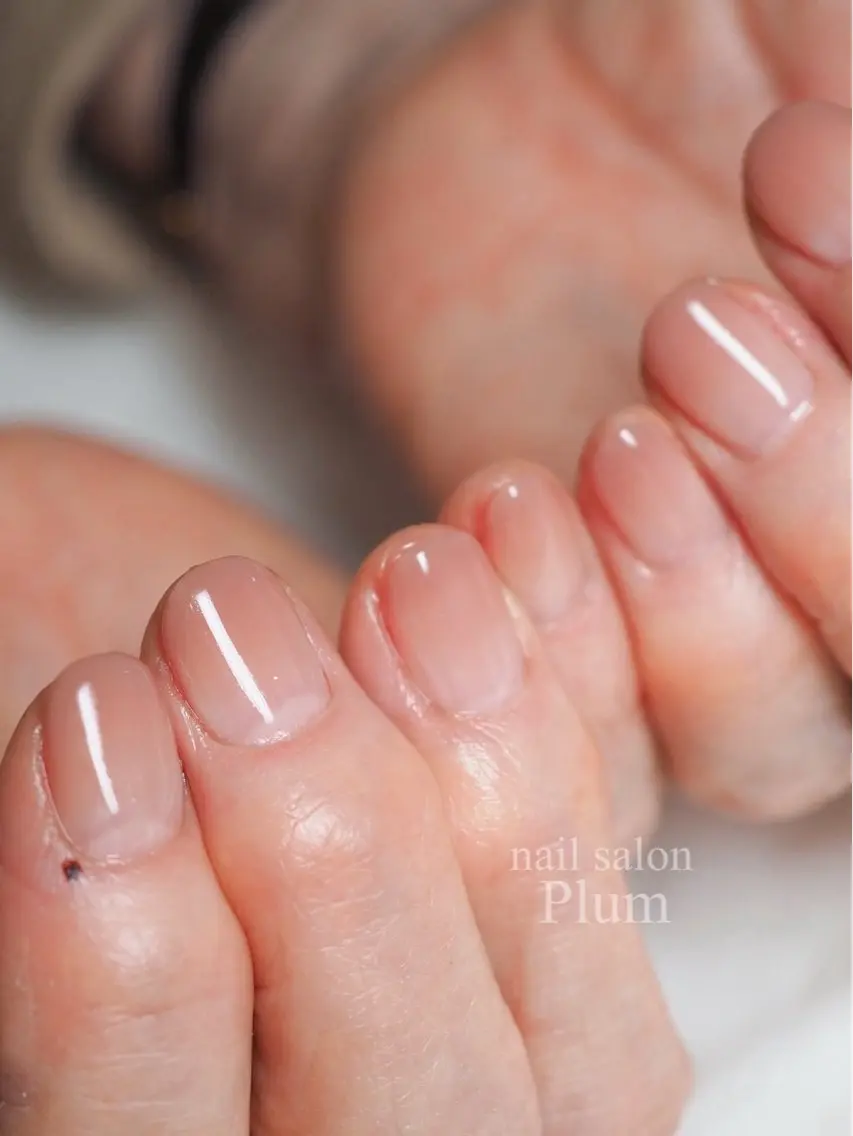 ネイル グラデーション シンプルネイル Plum Kanaのネイルデザイン