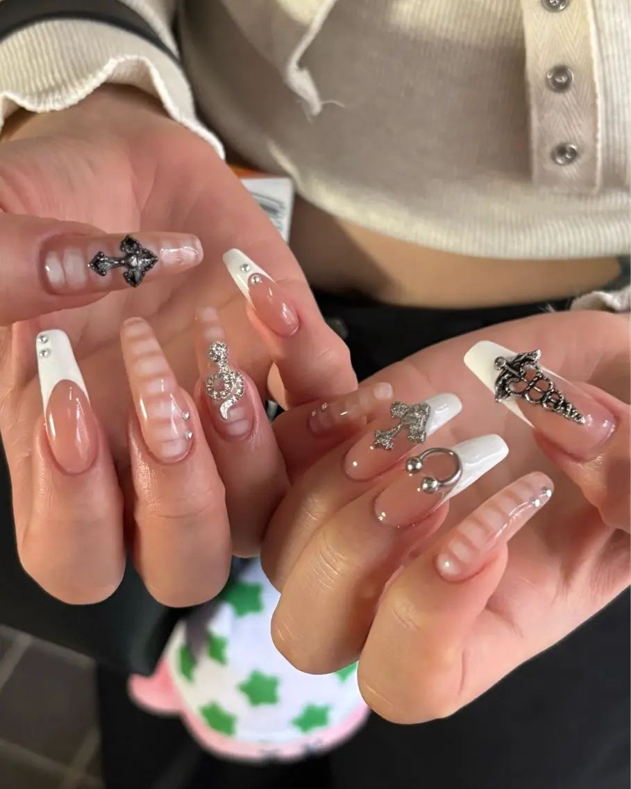 ネイル ハンドネイル 🪐富島彩夏 /海外nail🪐のネイルデザイン