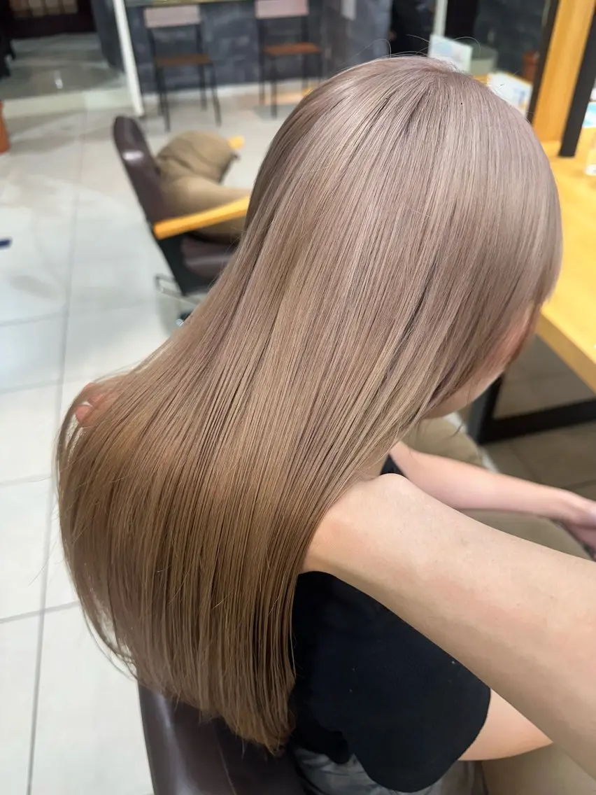 ロング カラー ベージュカラー ブリーチ 透明感カラー ミルクティーベージュ ホワイトミルクティーベージュ ヘアカラー トリートメント 💎透明感カラー💎 🌟佐藤壮也🌟のヘアスタイル