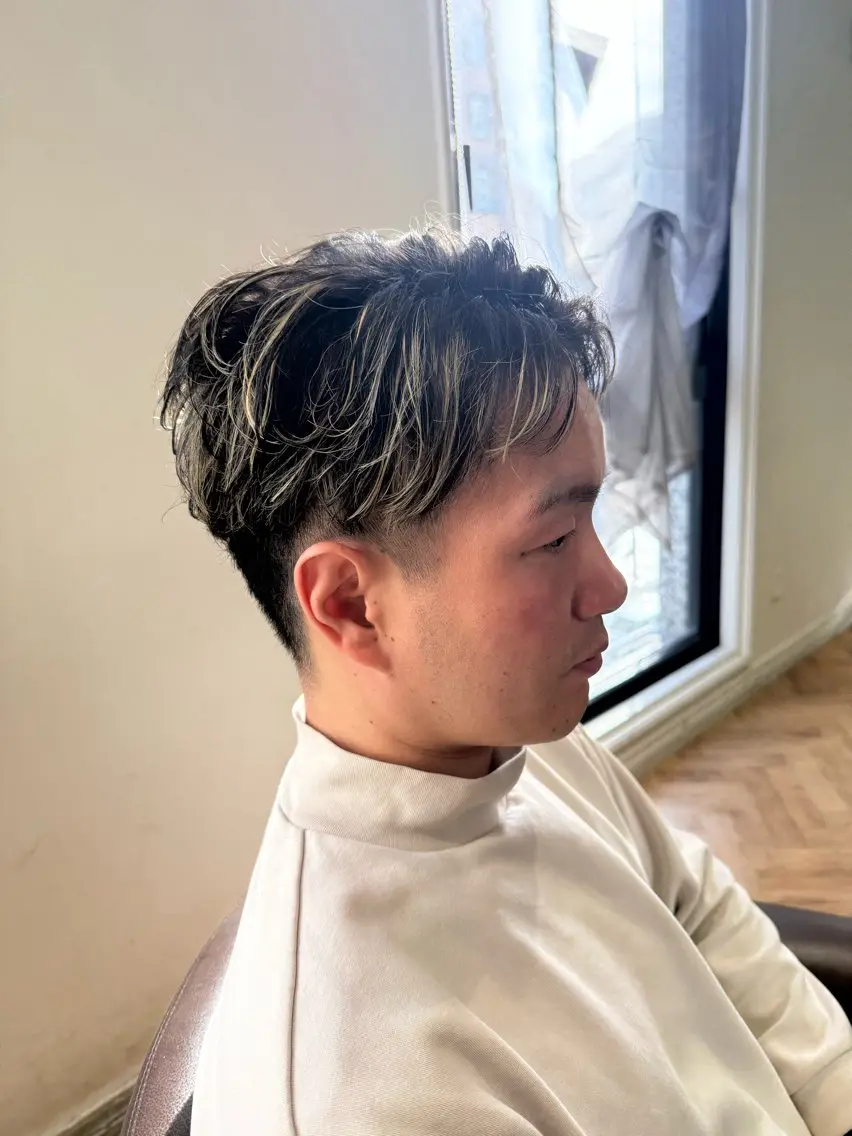 ショート メンズ メンズハイライト ハイライト ショートヘア 溝口 槙里也のヘアスタイル