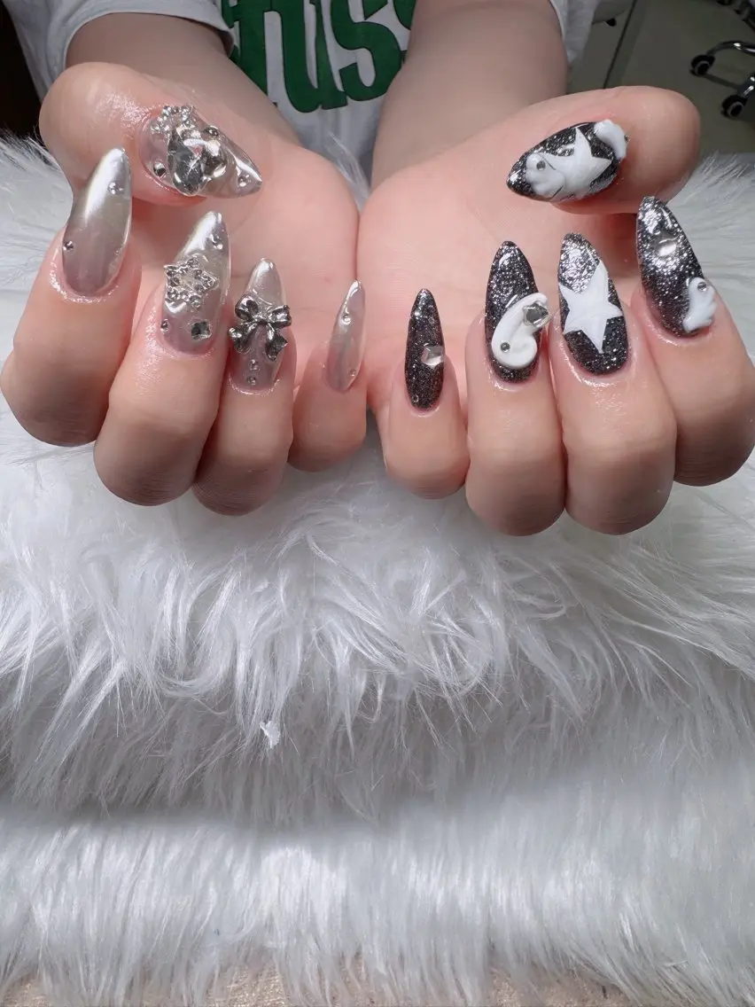 ネイル フレンチネイル ジェルネイル ハロウィン キラキラネイル 韓国ネイル ハンドネイル H.baby Nail Salonのネイルデザイン