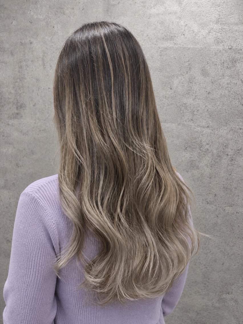 ロング レイヤーカット 🤍HIKARI🤍 ハイライトのヘアスタイル