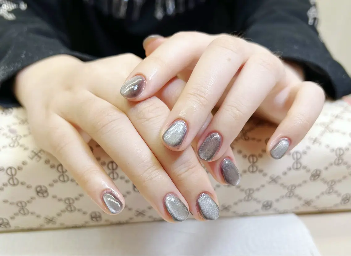 ネイル オーロラネイル フットネイル フレンチネイル ジェルネイル ガラスフレンチ ハンドネイル 🌟桜beauty 🌟プロ ネイリストのネイルデザイン