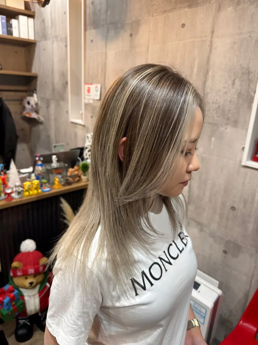 セミロング カラー ミストバング  フェイスフレーミング ハイライトカラー ハイライト ヘアカラー レイヤーカット匠 イソザキノリユキのヘアスタイル