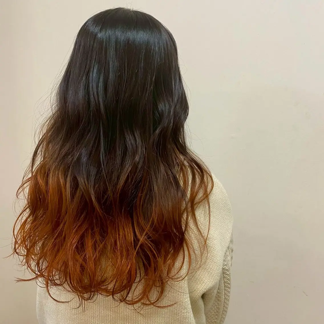 カラー 尾方 杏里のヘアスタイル