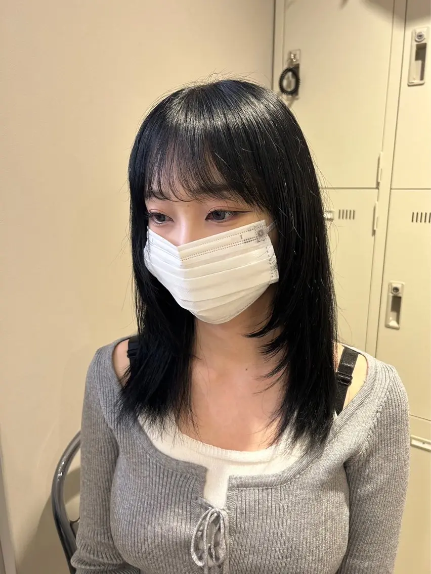 ミディアム カラー 抜け感レイヤー︴ ニュアンスカラーのヘアスタイル