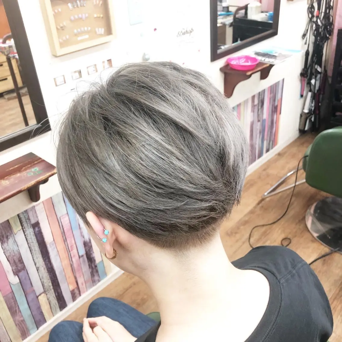 ショート カラー シルバー ショートヘア ヘアカラー トリートメント kou艶髪師色髪師 こう 艶髪師色髪師のヘアスタイル