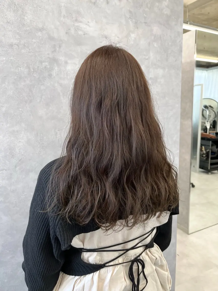 ロング カラー グレージュ オリーブグレージュ オリーブグレー ヘアカラー NUMBER 天王寺 🌼yuriのヘアスタイル
