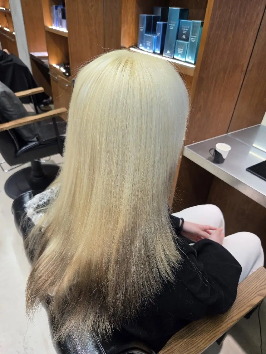 ロング カット ヘアカラー 傷ませないブリーチ 美容師🎉内山のヘアスタイル
