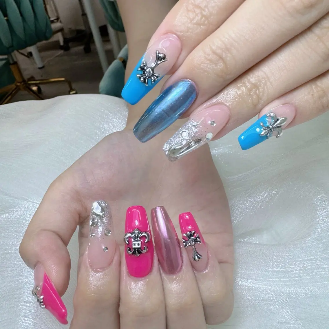 ネイル フレンチネイル 水色 ロングネイル ミラーネイル 夏ネイル princess👑 木戸　唯のネイルデザイン