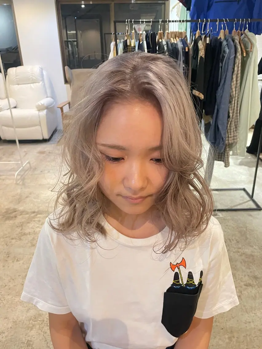 ミディアム カラー グレージュ ゆるふわガーリーst yle🩰yuukaのヘアスタイル