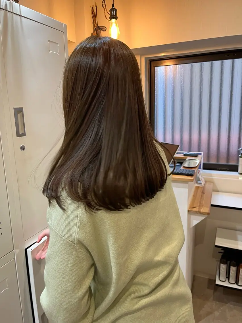 セミロング カラー グレージュ オリーブグレージュ オリーブグレー 下石怜子/レイヤー/ 透明感カラーのヘアスタイル