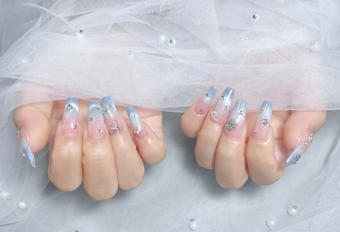 ネイル オーロラネイル クリアネイル フラッシュネイル ジェルネイル グラデーション ハンドネイル Amee Nail Salonのネイルデザイン