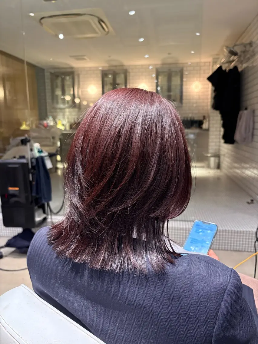 ミディアム カラー ボブレイヤー レッドカラー ボブ レイヤーカット 樋口 花穂のヘアスタイル