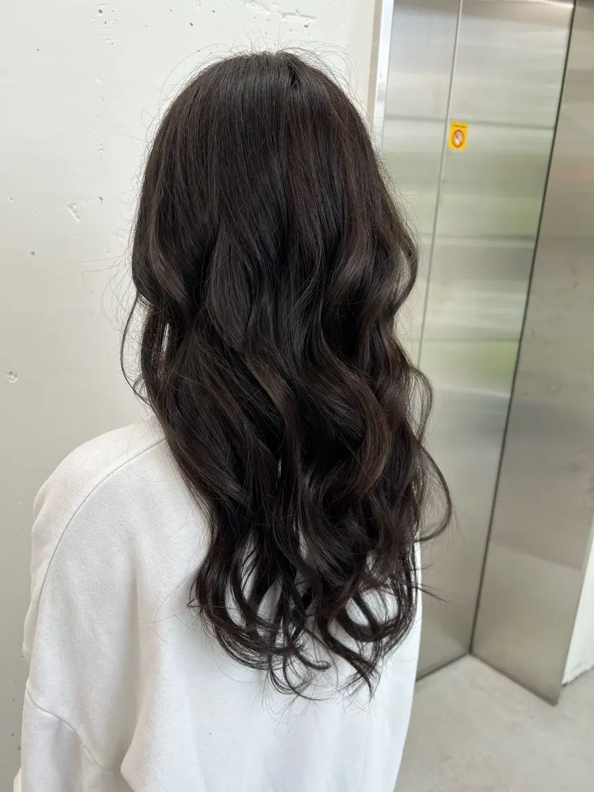 ミディアム カラー 透明感カラー ダークグレー ダークグレージュ グレージュ オリーブグレージュ ヘアカラー 🌷︎あすか🌷 JILLSTUDIOのヘアスタイル