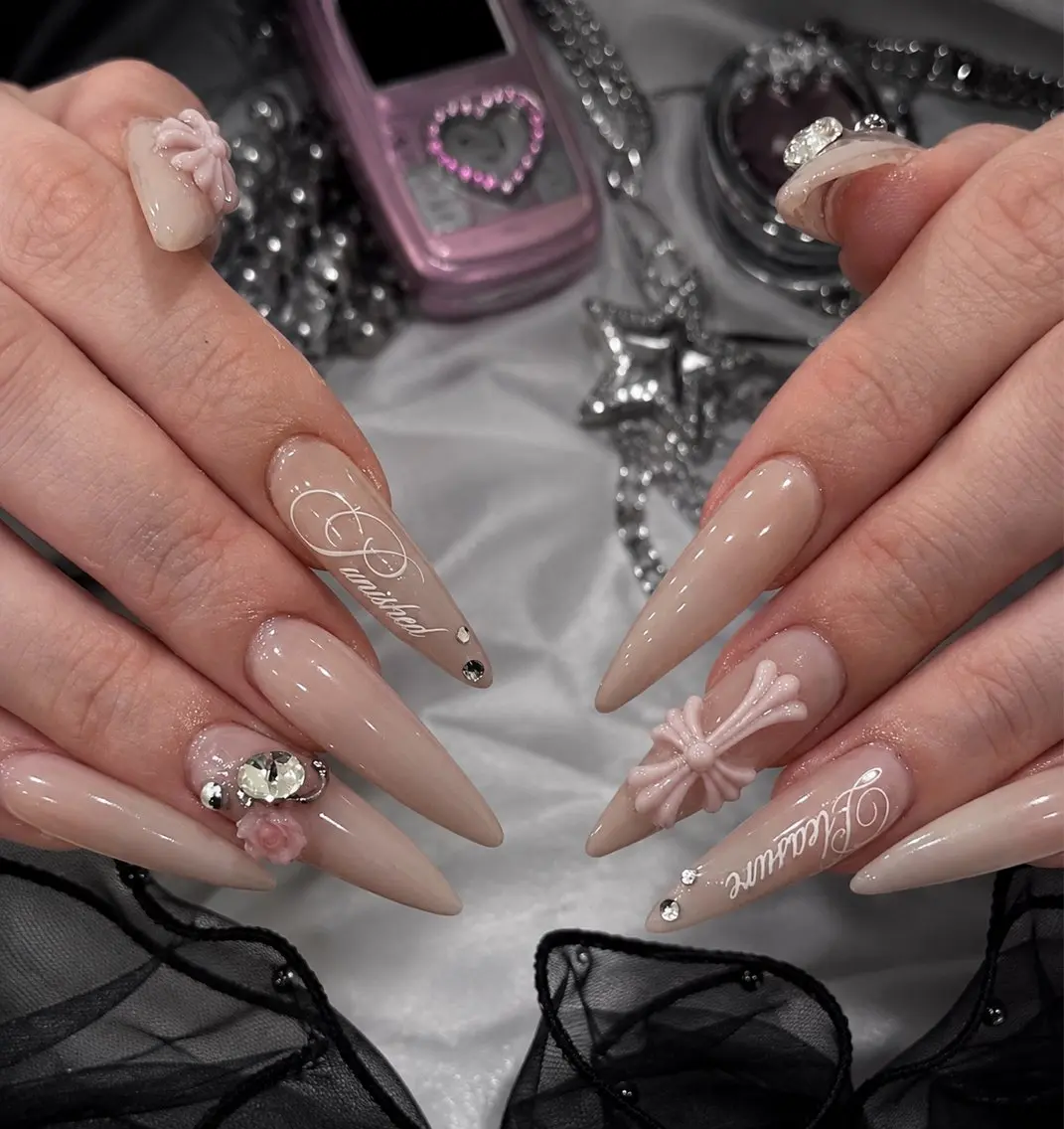 ネイル フレンチネイル ジェルネイル 韓国ネイル マグネットネイル 持ち込み ハンドネイル Royal Nailのネイルデザイン