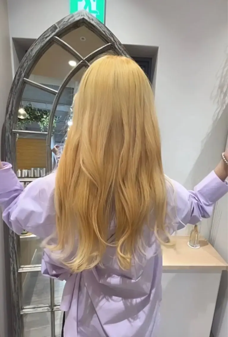 カラー ハイトーンカラー 💖しの💖韓国ヘア レイヤーカットのヘアスタイル