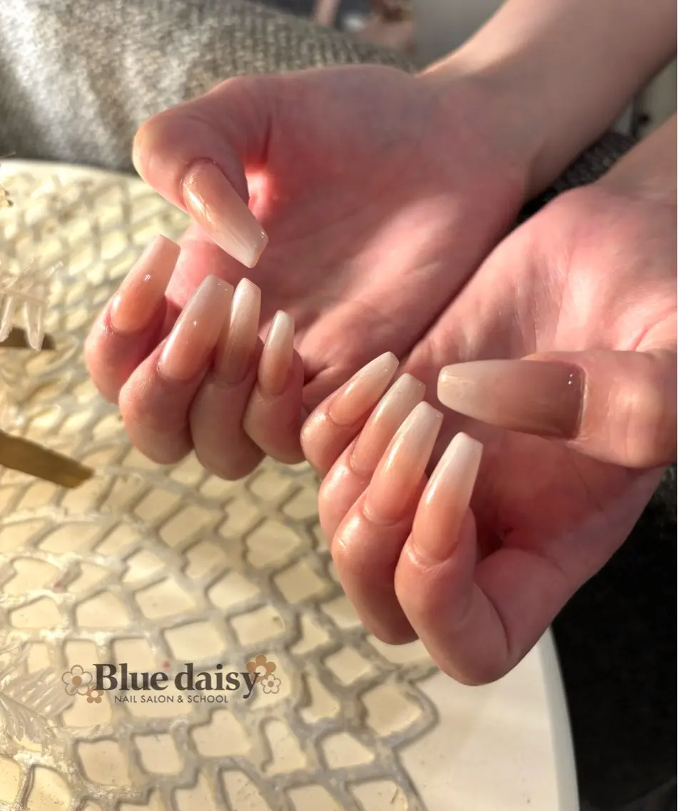ネイル ジェルネイル グラデーション マグネットネイル 持ち込み パラジェル ハンドネイル Blue daisy 栄本店のネイルデザイン