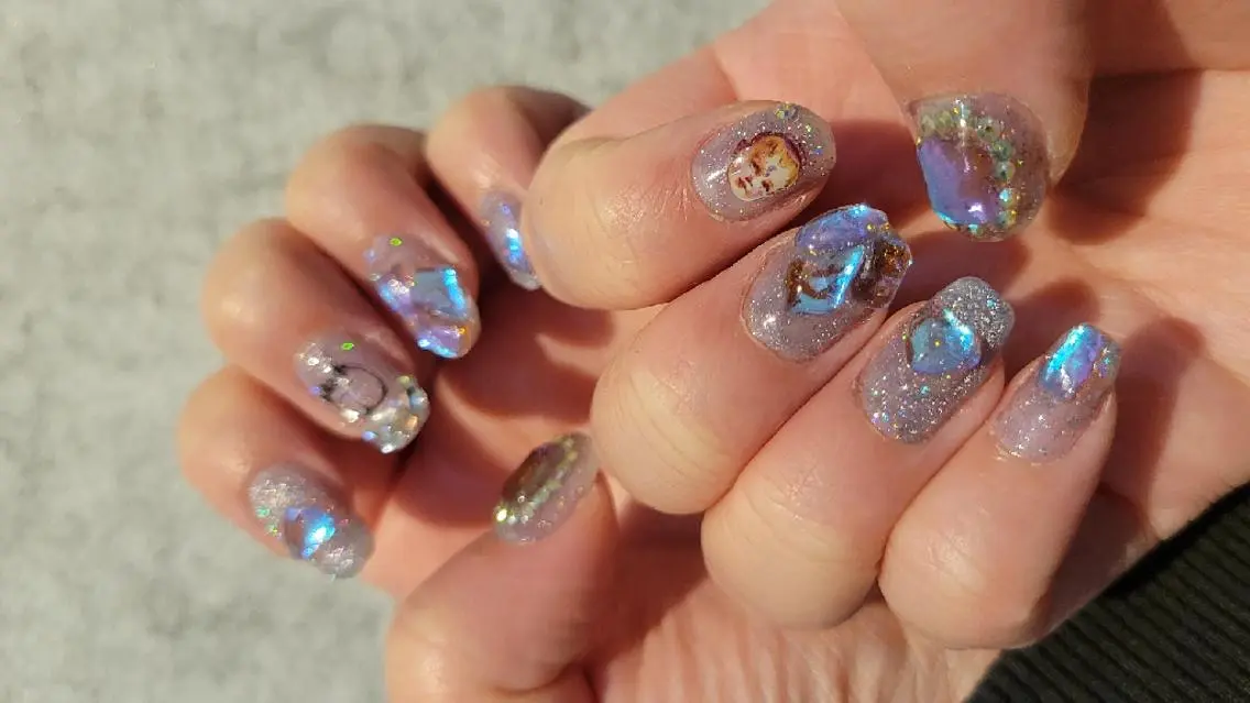 ネイル ストーンネイル 💜bora .のネイルデザイン