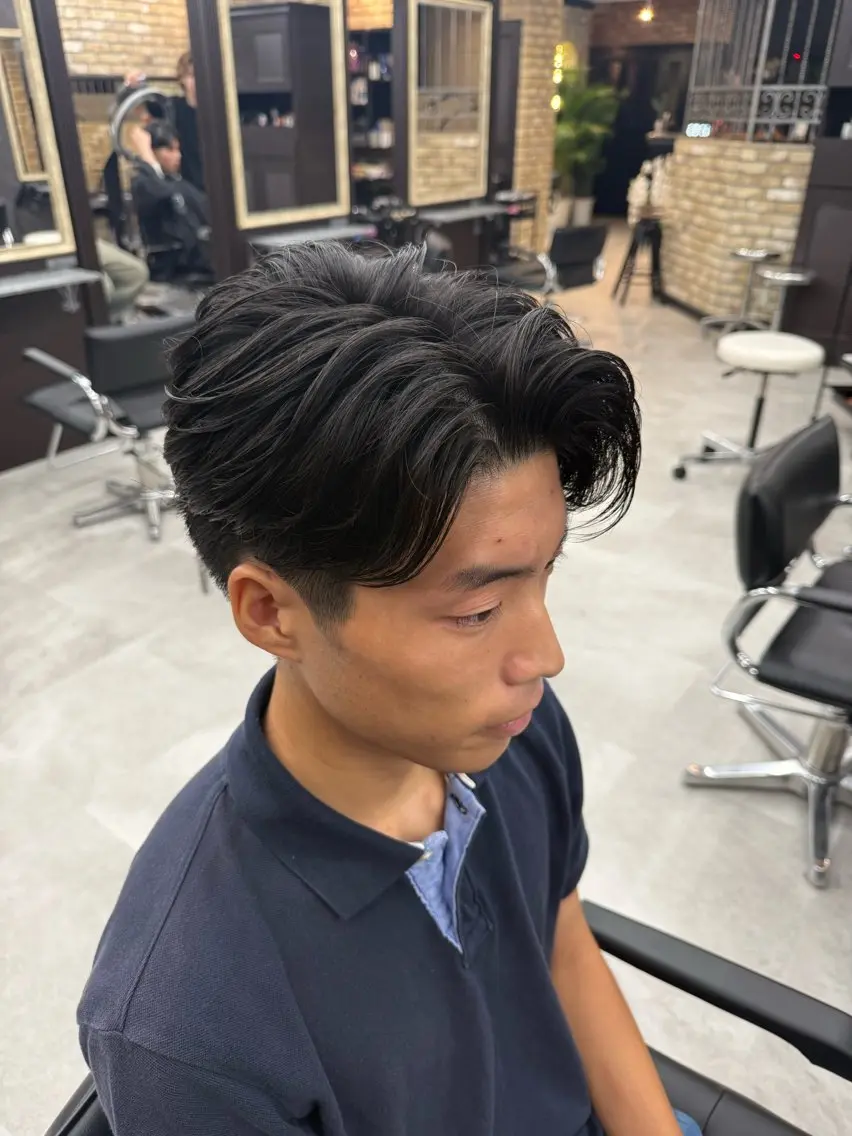 メンズ センターパート 海外ヘア 本田 有里のヘアスタイル