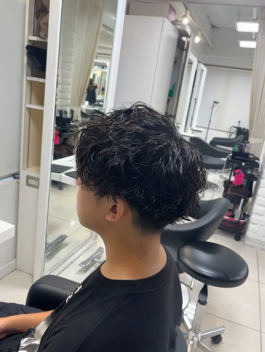 ショート カラー パーマ メンズ カット パーマ トリートメント 【シャドウパーマ センターパート】義心のヘアスタイル