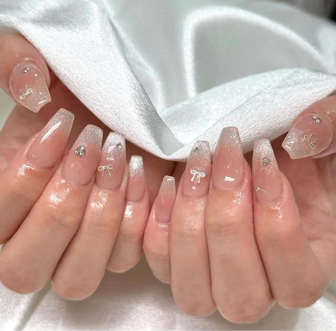 ネイル アートネイル オーロラネイル ブルー チークネイル フットネイル NAILS168 新大久保店のネイルデザイン