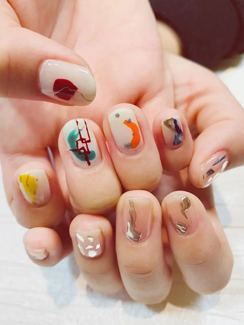 【ジェルオフあり】アートし放題💅左右非対称ネイル💅/持ち込みokの写真