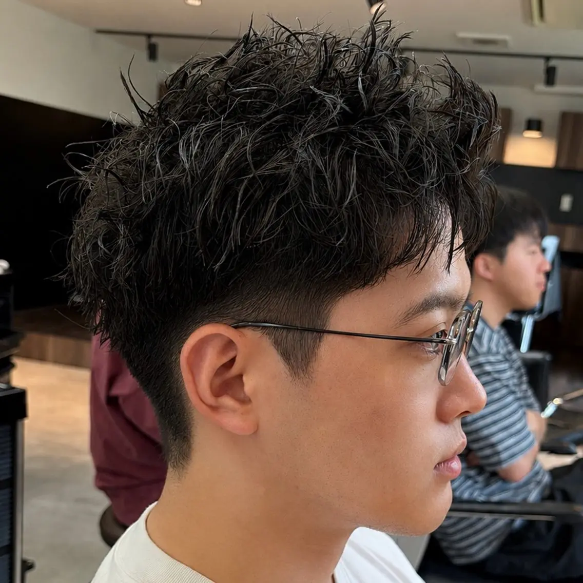 パーマ メンズ フェザーパーマ メンズパーマ スパイキーショート 波巻きパーマ ニュアンスパーマ カット パーマ 男の理想を叶える🔥 メンズパーマ特化|関のヘアスタイル