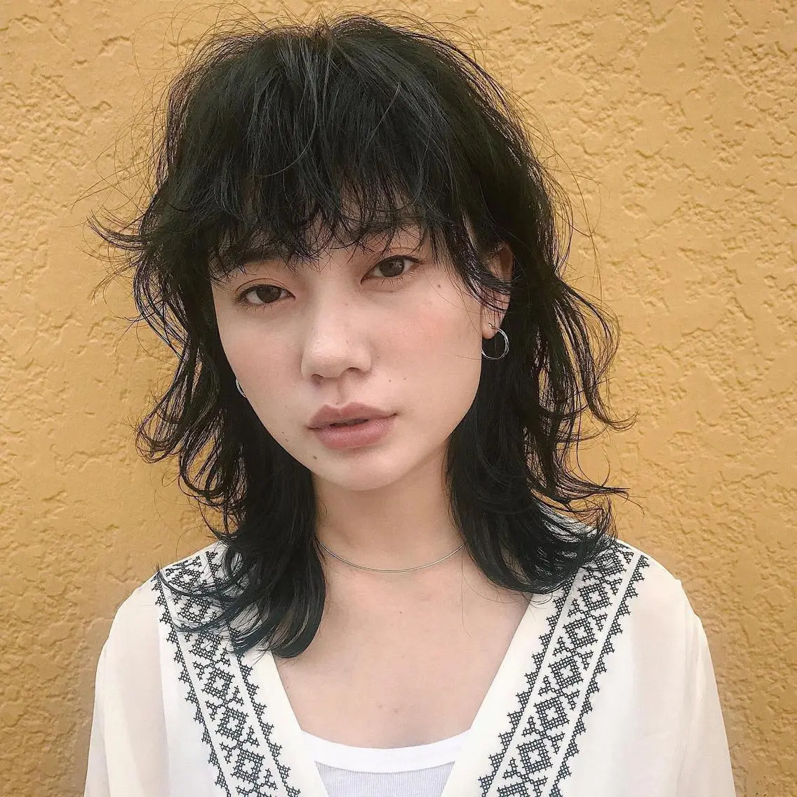 ミディアム カラー パーマ ヘアアレンジ ミディアムパーマ レイヤーカット 似合わせカット ウルフカット ウルフレイヤー カット トリートメント 松田 亮葉のヘアスタイル