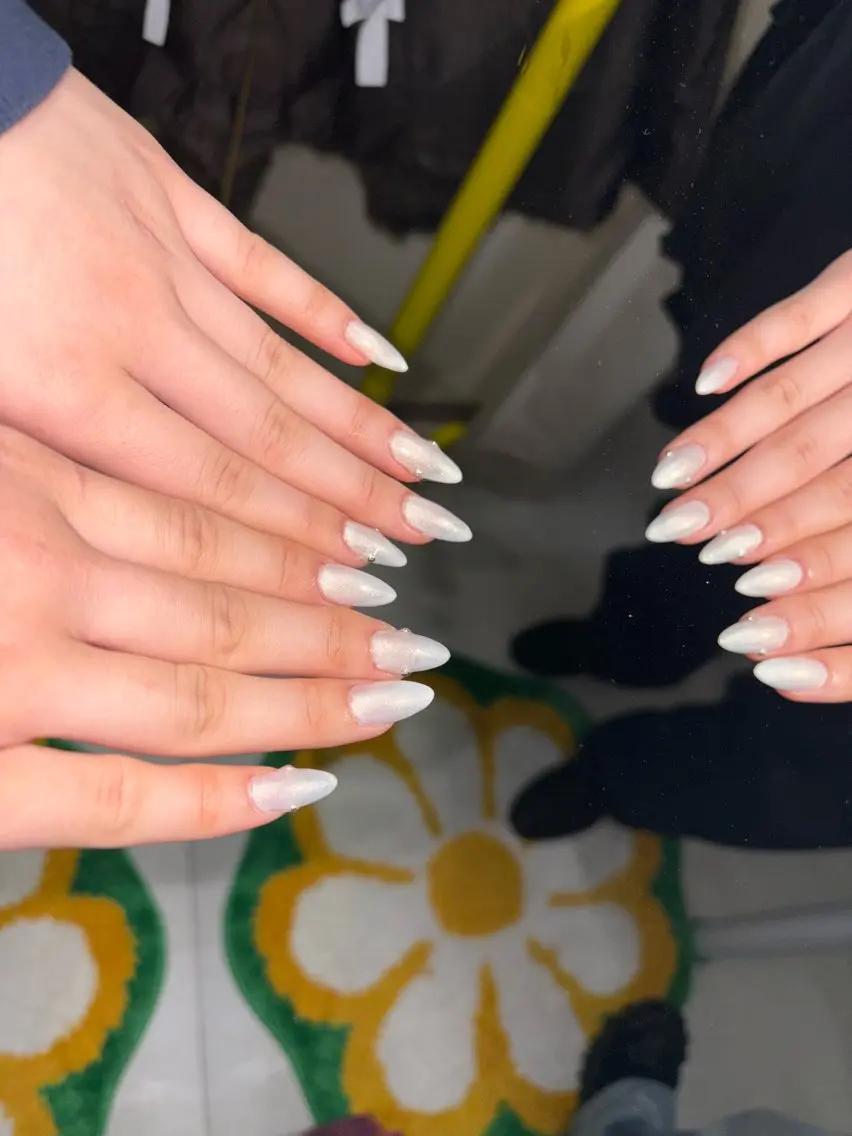 ネイル ラメ(グリッター) ミディアムネイル シンプルネイル 33nail✴️栄 スミレ❇️Gel-xのネイルデザイン