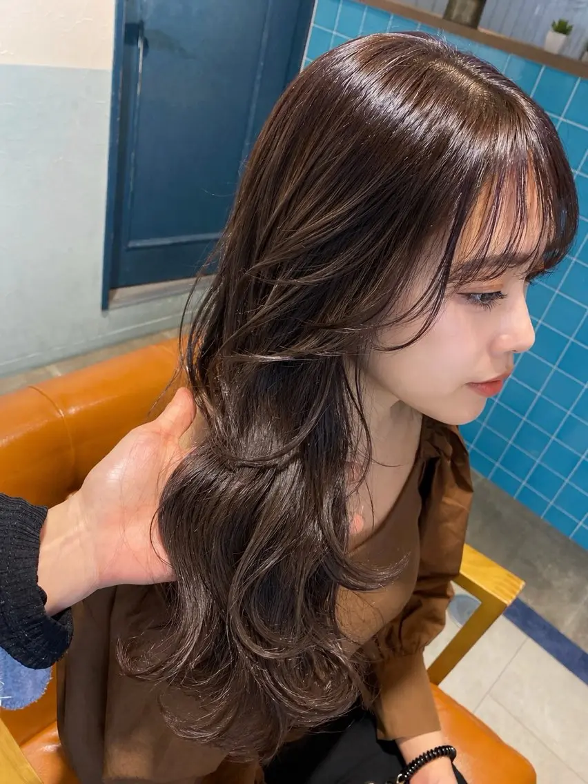 ロング カット ヘアカラー トリートメント 🩵盛れる顔周りヘア EMI🩵のヘアスタイル