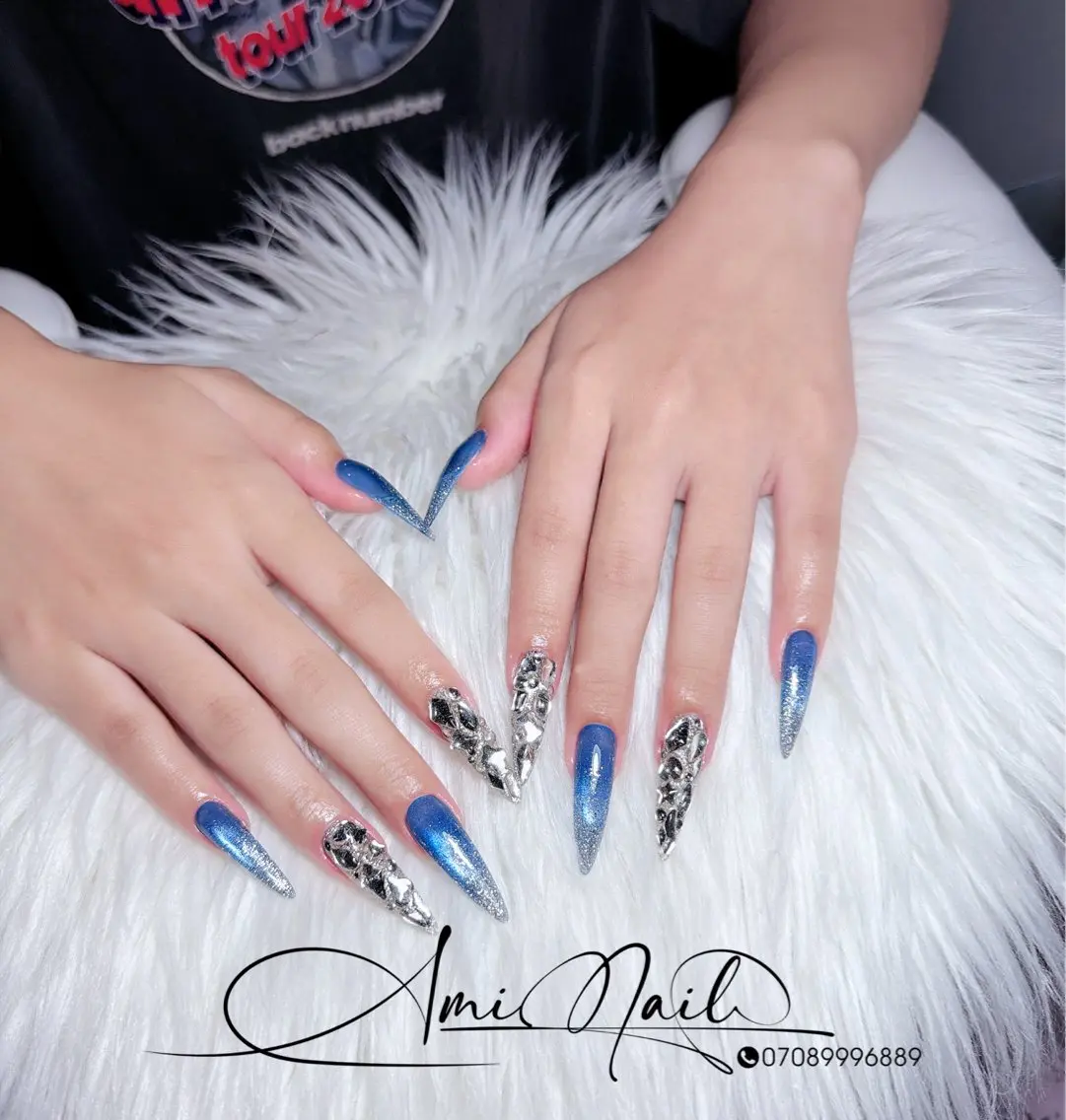 セミロング Ami Nails 1のネイルデザイン