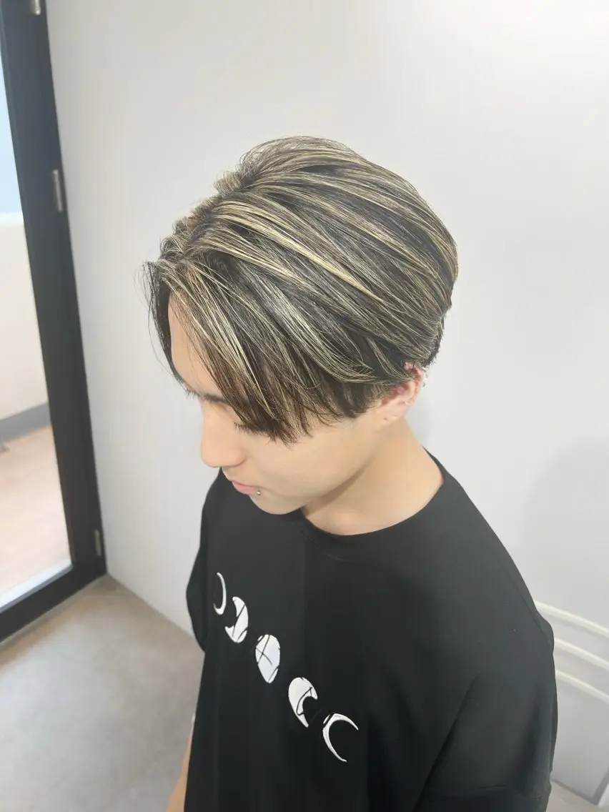 カラー メンズ メンズブリーチ メンズハイライト メンズ韓国風 メンズウルフカット ベージュカラー カット ヘアカラー トリートメント ブリーチ/髪質改善/ レイヤー/YUTOのヘアスタイル