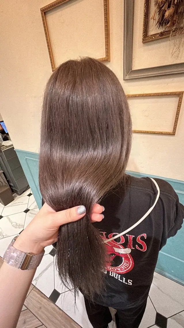 ロング カラー ブリーチ グレージュ ヘアカラー 河野 穂香のヘアスタイル